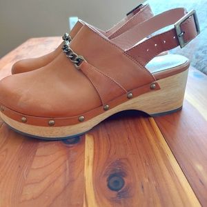 Silent D Clogs size 6.5 like New only worn once.